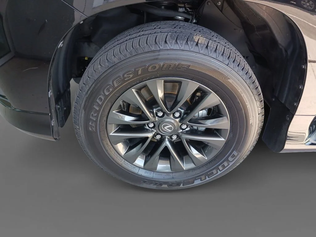 Used 2023 Black Lexus 460 image 15