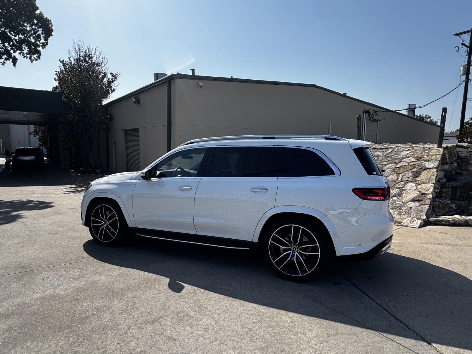 Used 2025 Moonlight White Metallic Mercedes-Benz GLS 450 4MATIC® image 4