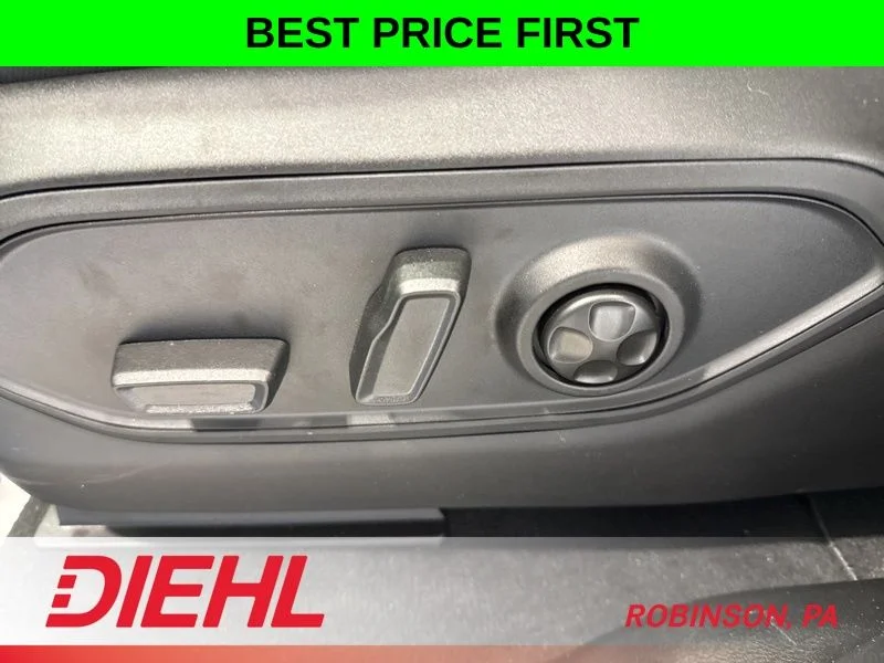 New 2026 Bright White Clear-Coat Exterior Paint Jeep Limited image 21