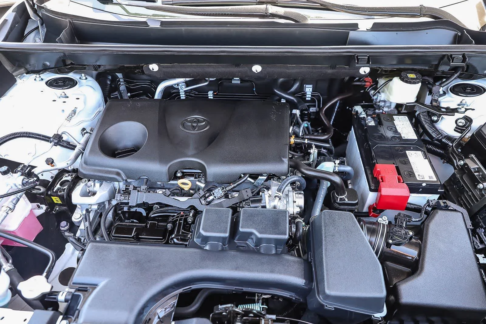 2024 Toyota RAV4 LE - Photo 27