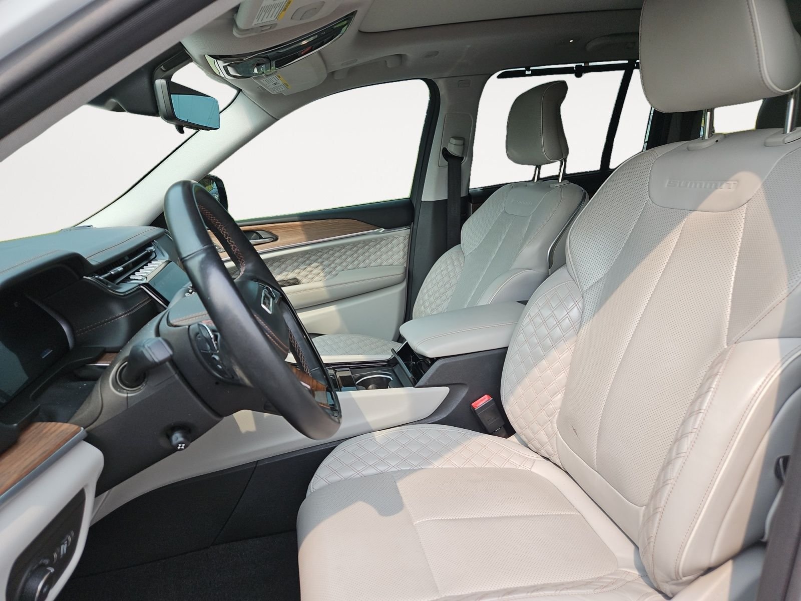 Used 2022 White Jeep Summit image 9