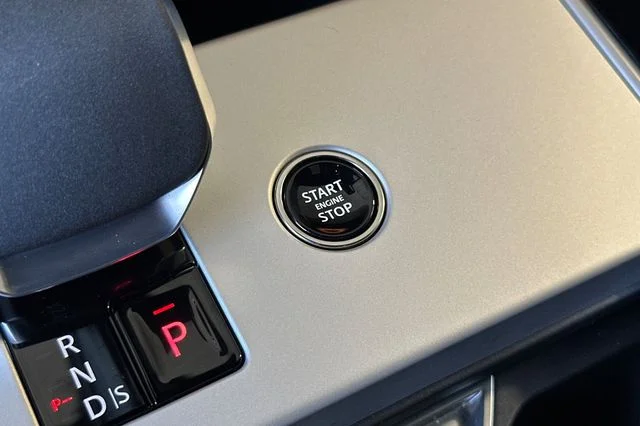 New 2026 Fuji White Land Rover SE image 21
