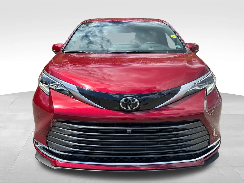 New 2026 Ruby Flare Pearl Toyota Platinum image 8