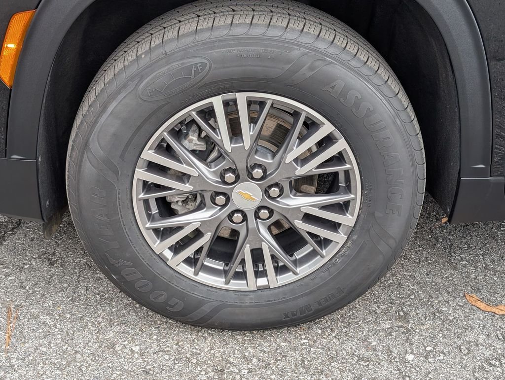 Used 2025 Black Chevrolet LT image 9