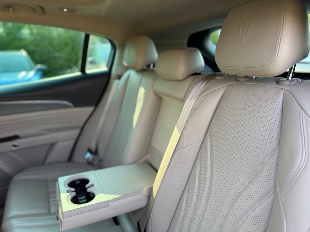 Used 2023 Bianco Astro Metallic Maserati GT image 28