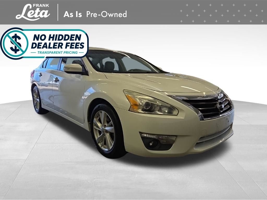 Used 2013 Pearl White Metallic Nissan  image 8