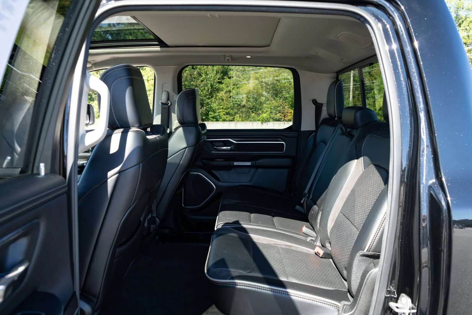 Used 2022 Black Ram Laramie image 19