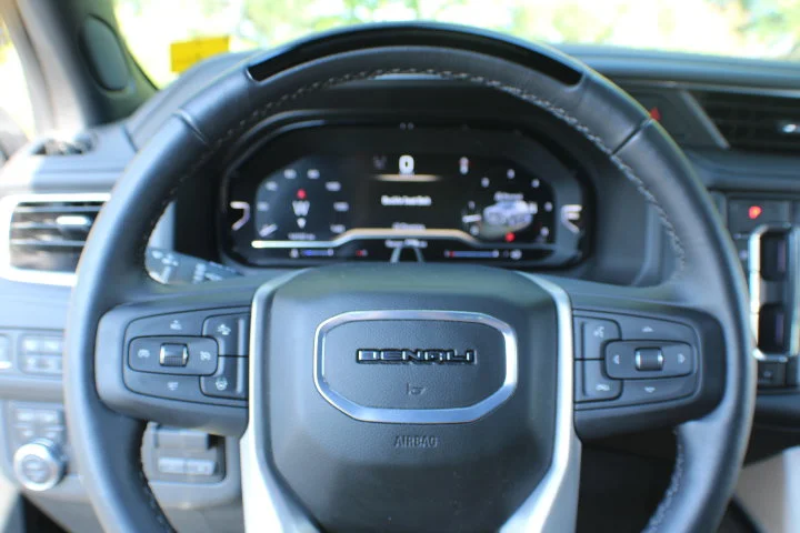 2024 GMC Yukon Denali - Photo 10