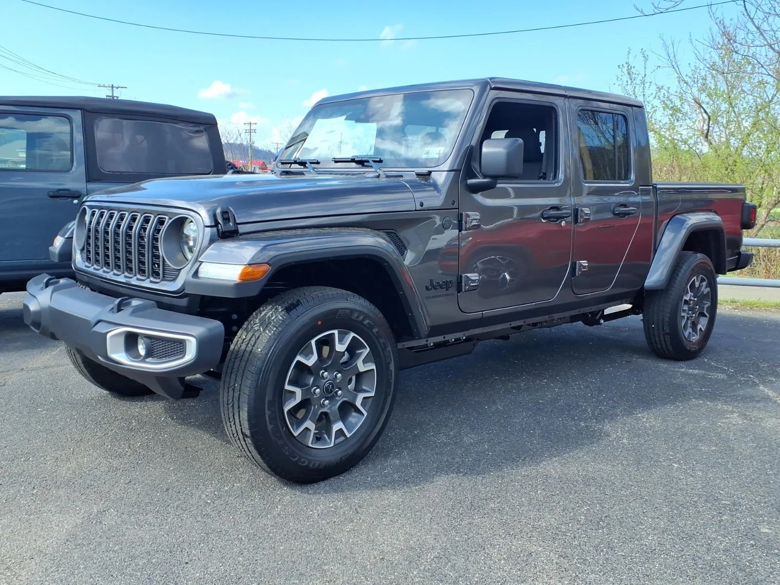 New 2026 Granite Crystal Metallic Clear-Coat Exterior Paint Jeep Sahara image 2
