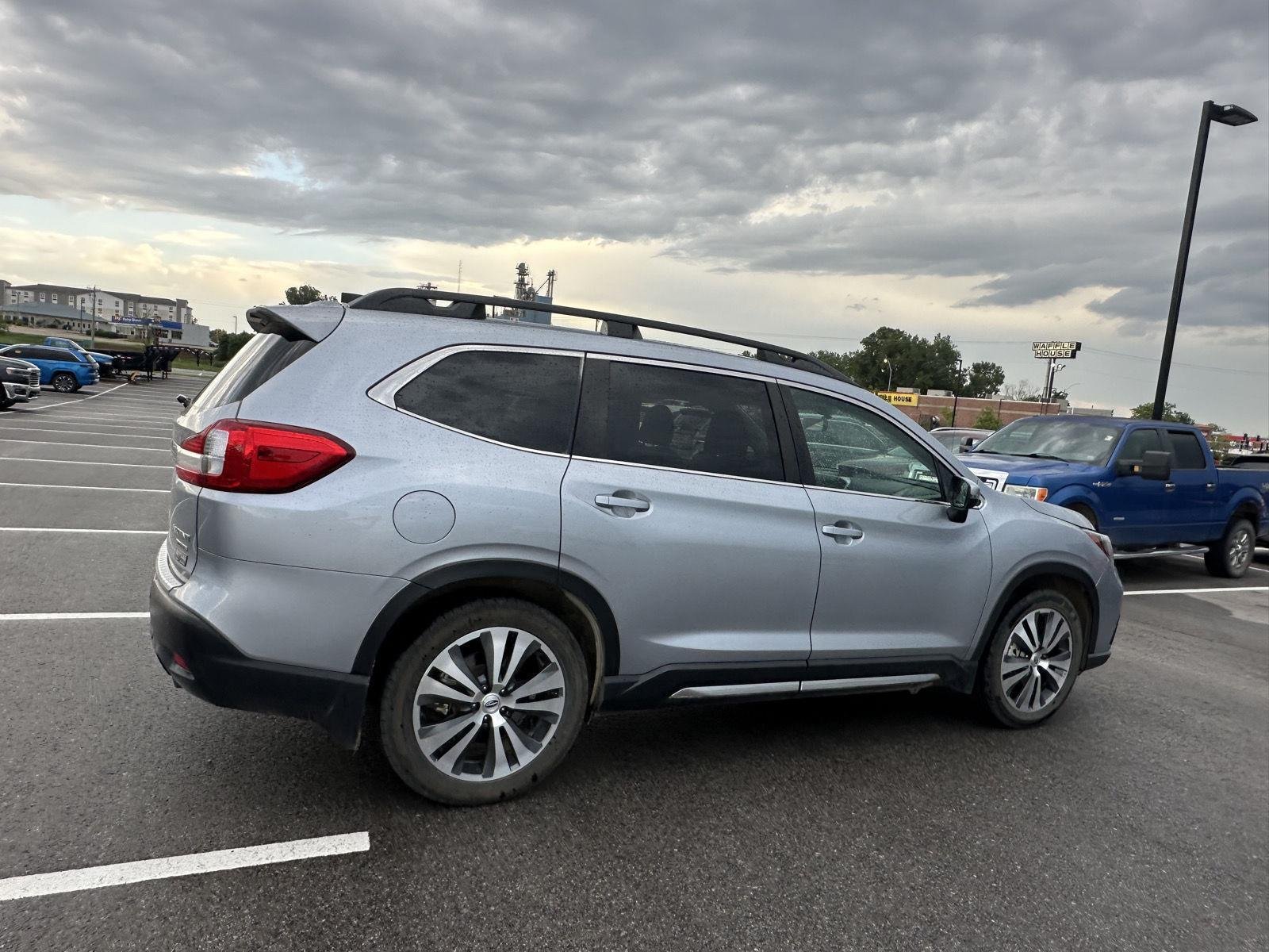 Used 2019 Ice Silver Metallic Subaru Limited image 4