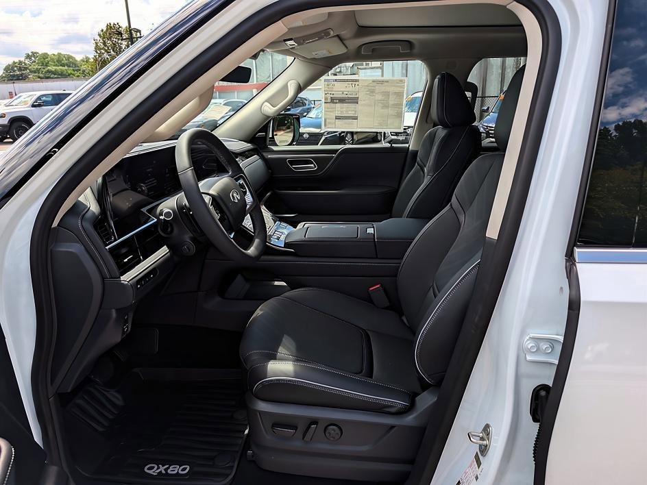 New 2026 Radiant White INFINITI LUXE image 11
