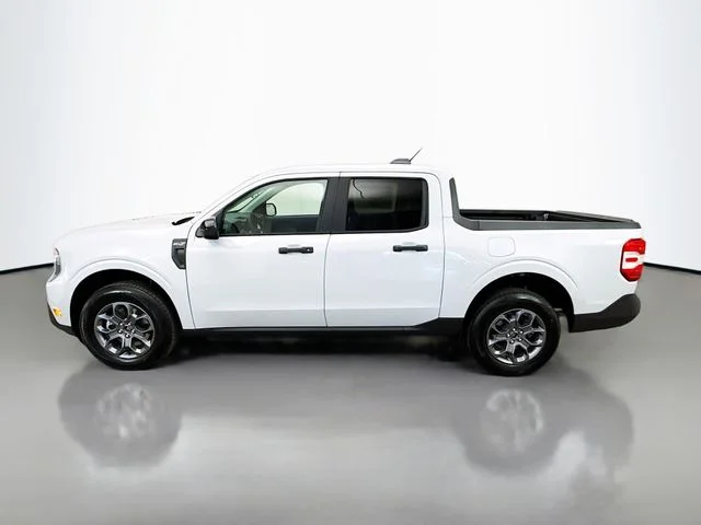 New 2026 Space White Metallic Ford XLT image 4