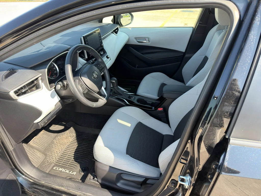 Used 2019 Midnight Black Metallic Toyota SE image 11