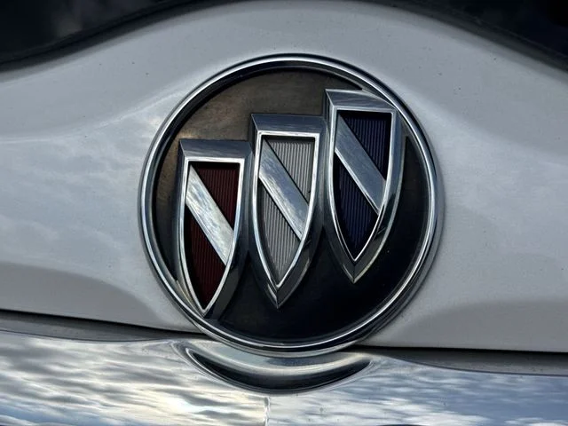 Used 2020 White Frost Tricoat Buick FWD 4dr Avenir image 36