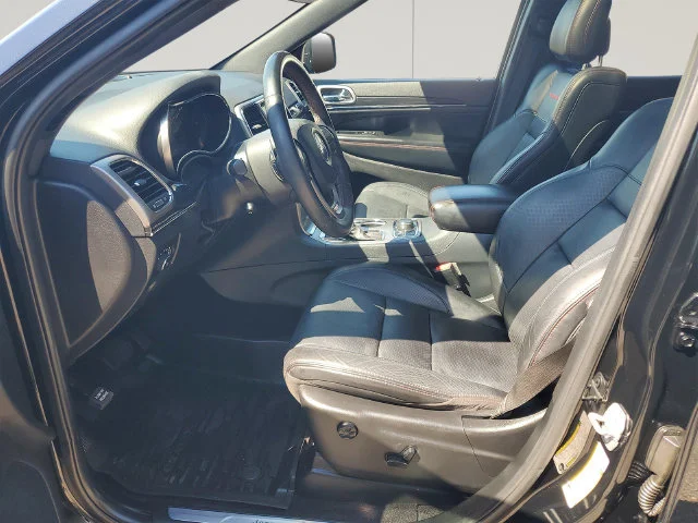 Used 2018 Diamond Black C Jeep Trailhawk image 9