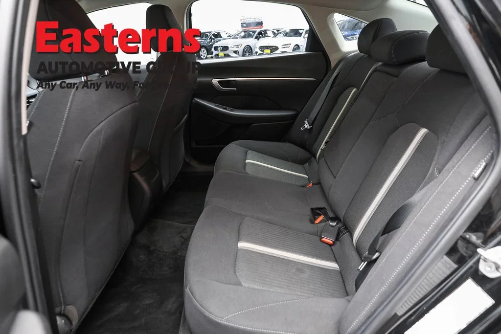 Used 2025 Black Hyundai SEL image 22
