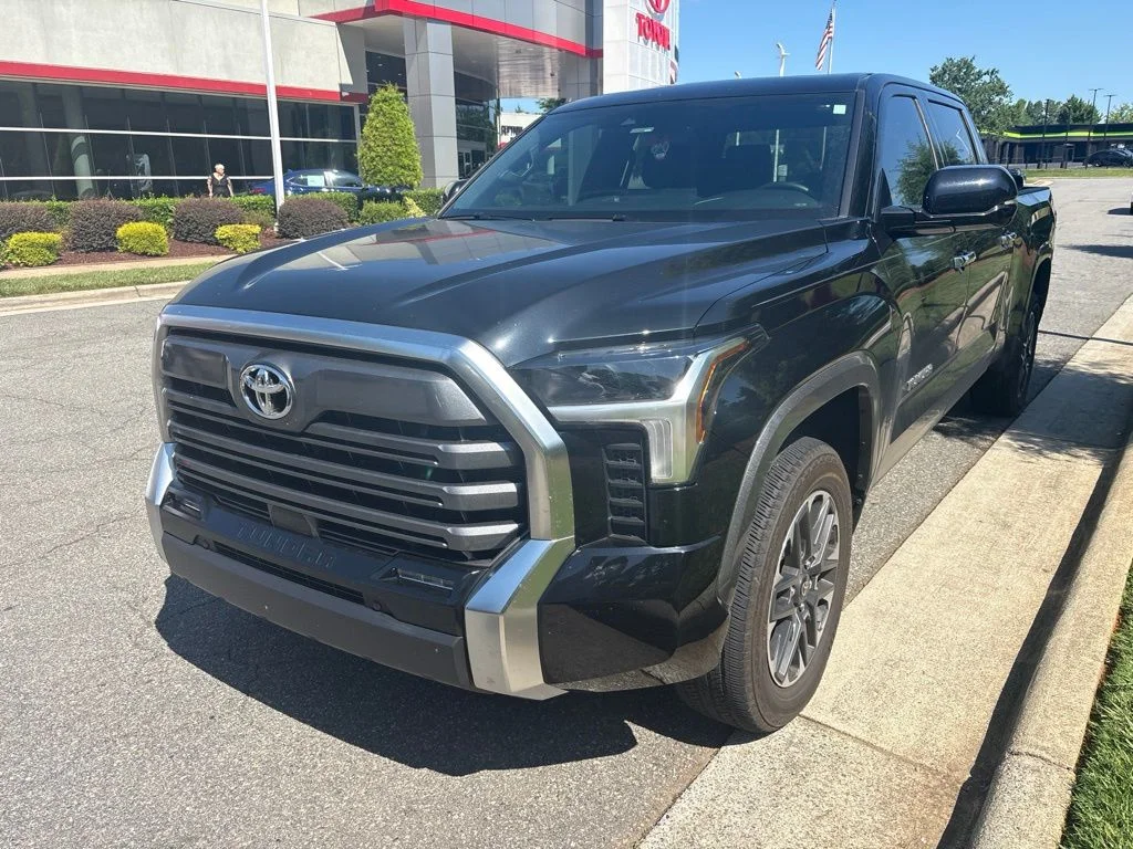 Used 2025 Gray Toyota Limited image 3
