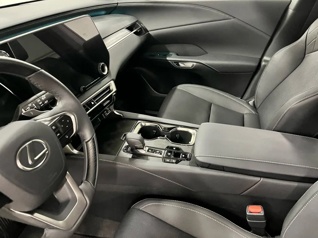 Used 2024 White Lexus 350h Premium Plus image 17