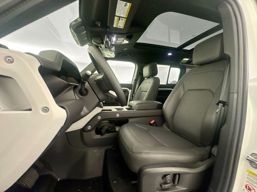 New 2026 Fuji White Land Rover X-Dynamic SE image 20