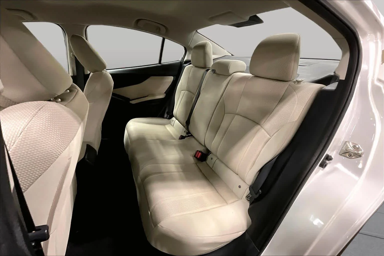 Used 2019 Crystal White Pearl Subaru  image 20