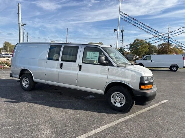 Used 2025 Silver Chevrolet Work Van image 18