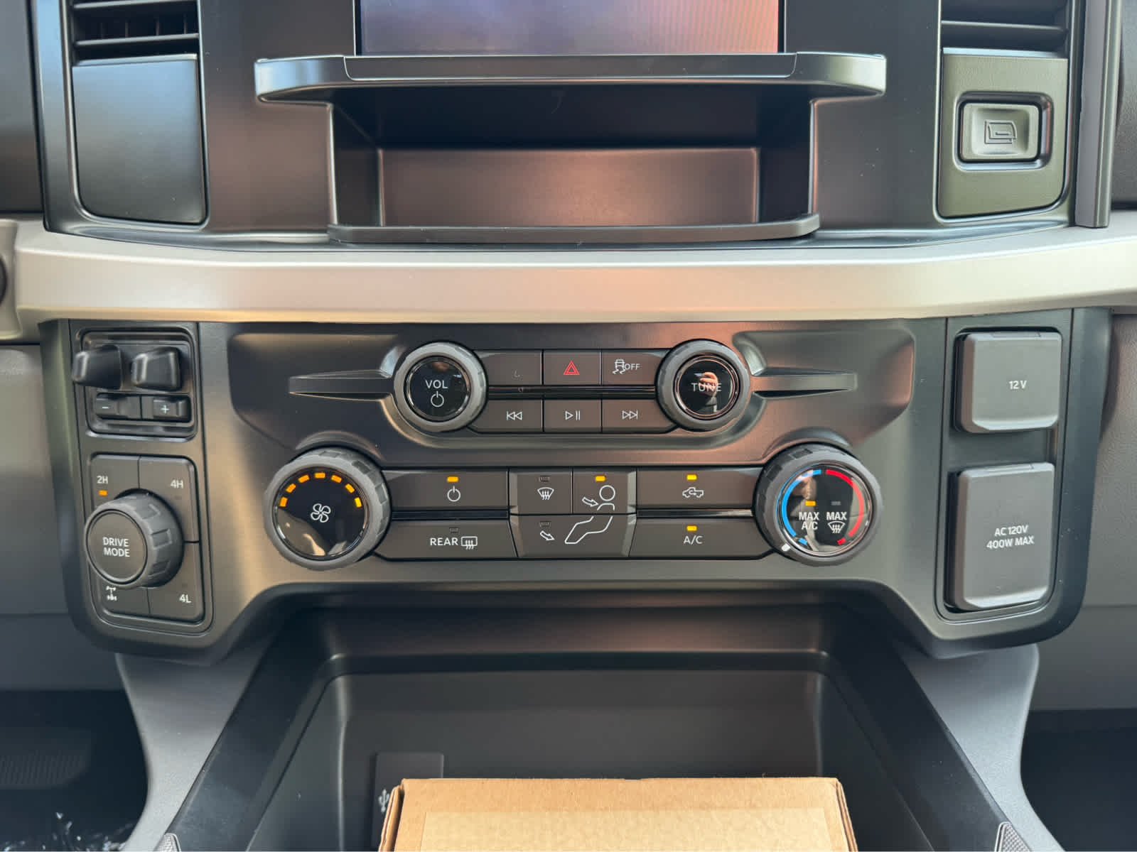 New 2027 Oxford White Ford XLT image 20
