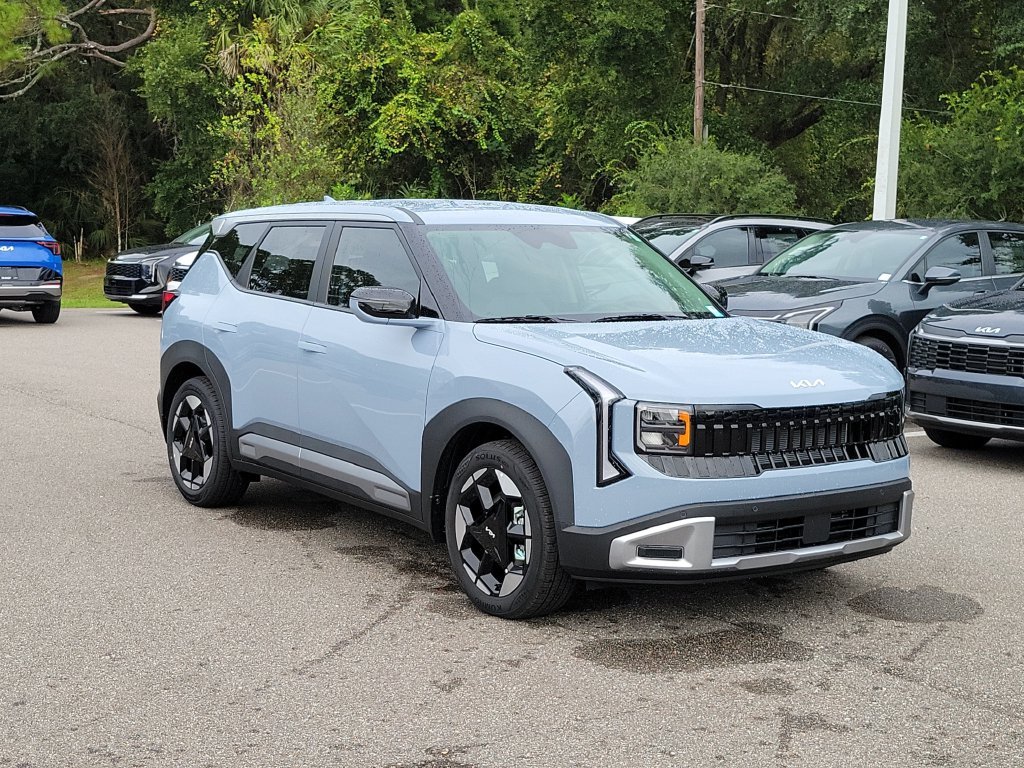 New 2027 Pale Gray Kia S image 37