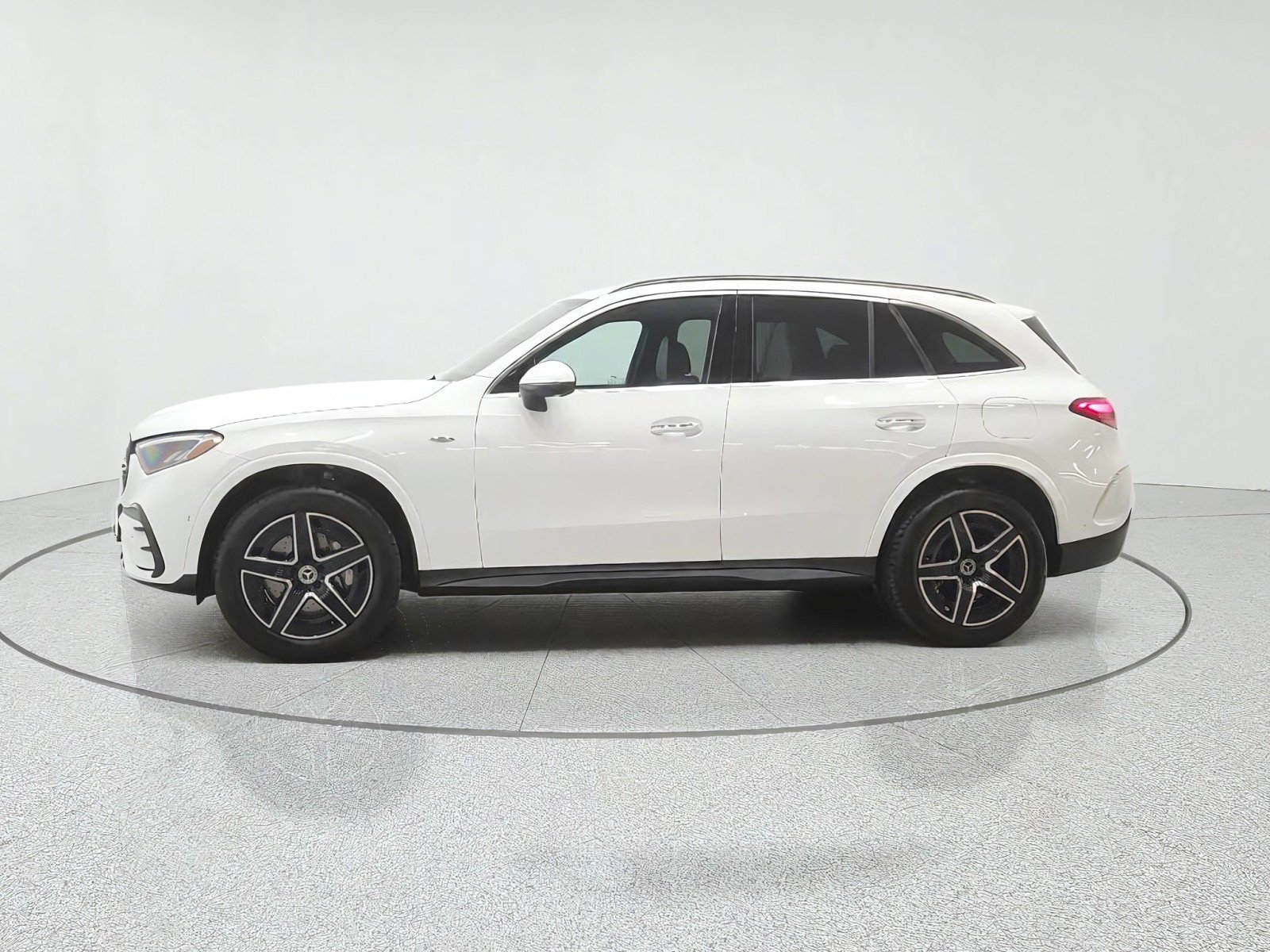 Used 2025 Polar White Mercedes-Benz GLC 350e 4MATIC® SUV image 8