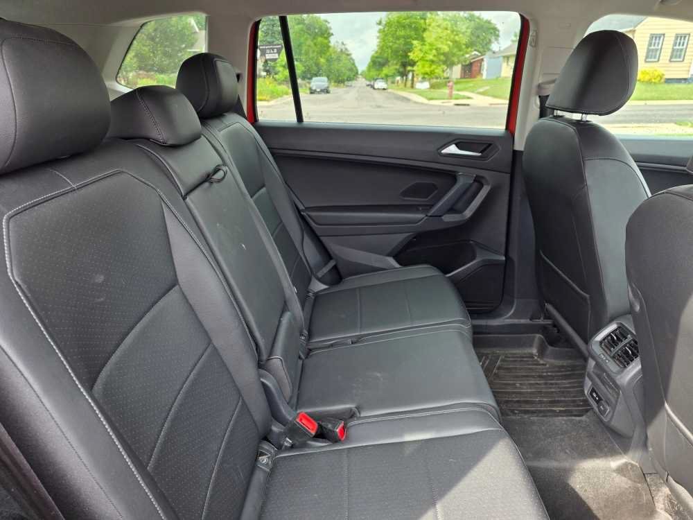 Used 2019 ORANGE Volkswagen SE image 7