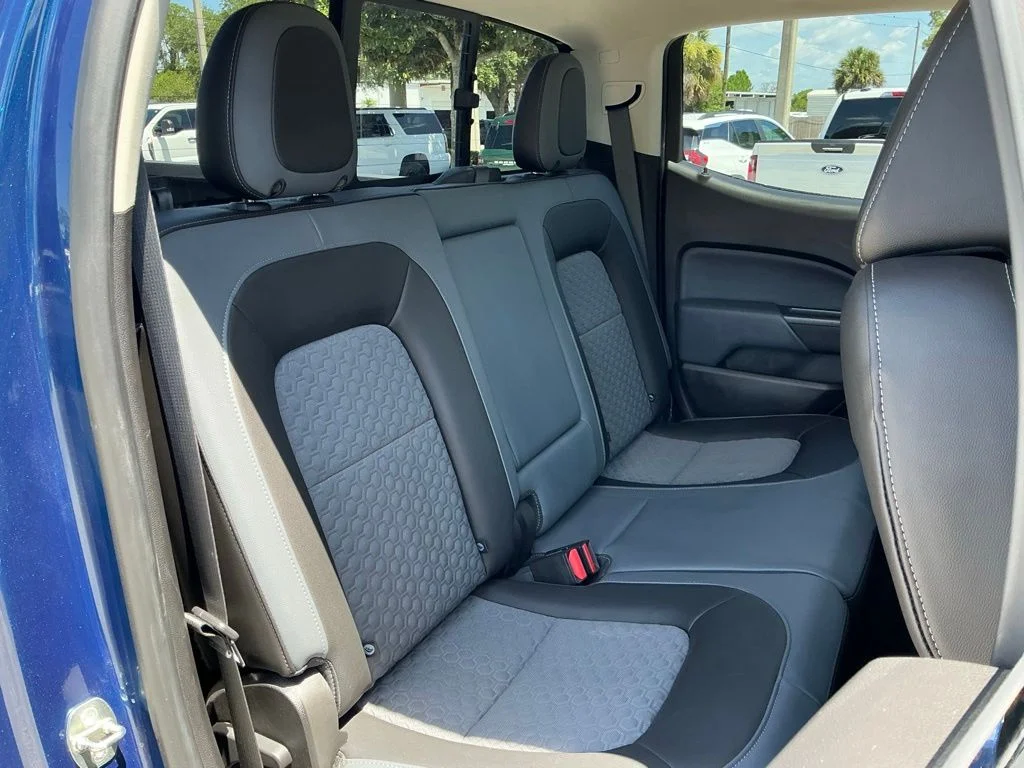 Used 2019 Blue Chevrolet Z71 image 16