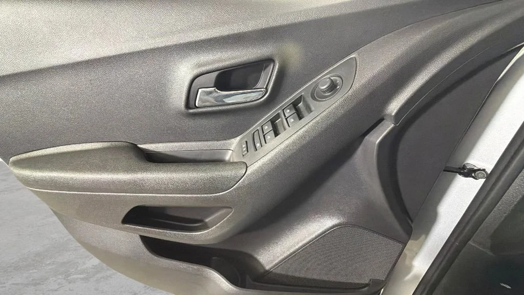 Used 2020 Silver Ice Metallic Chevrolet LT image 25