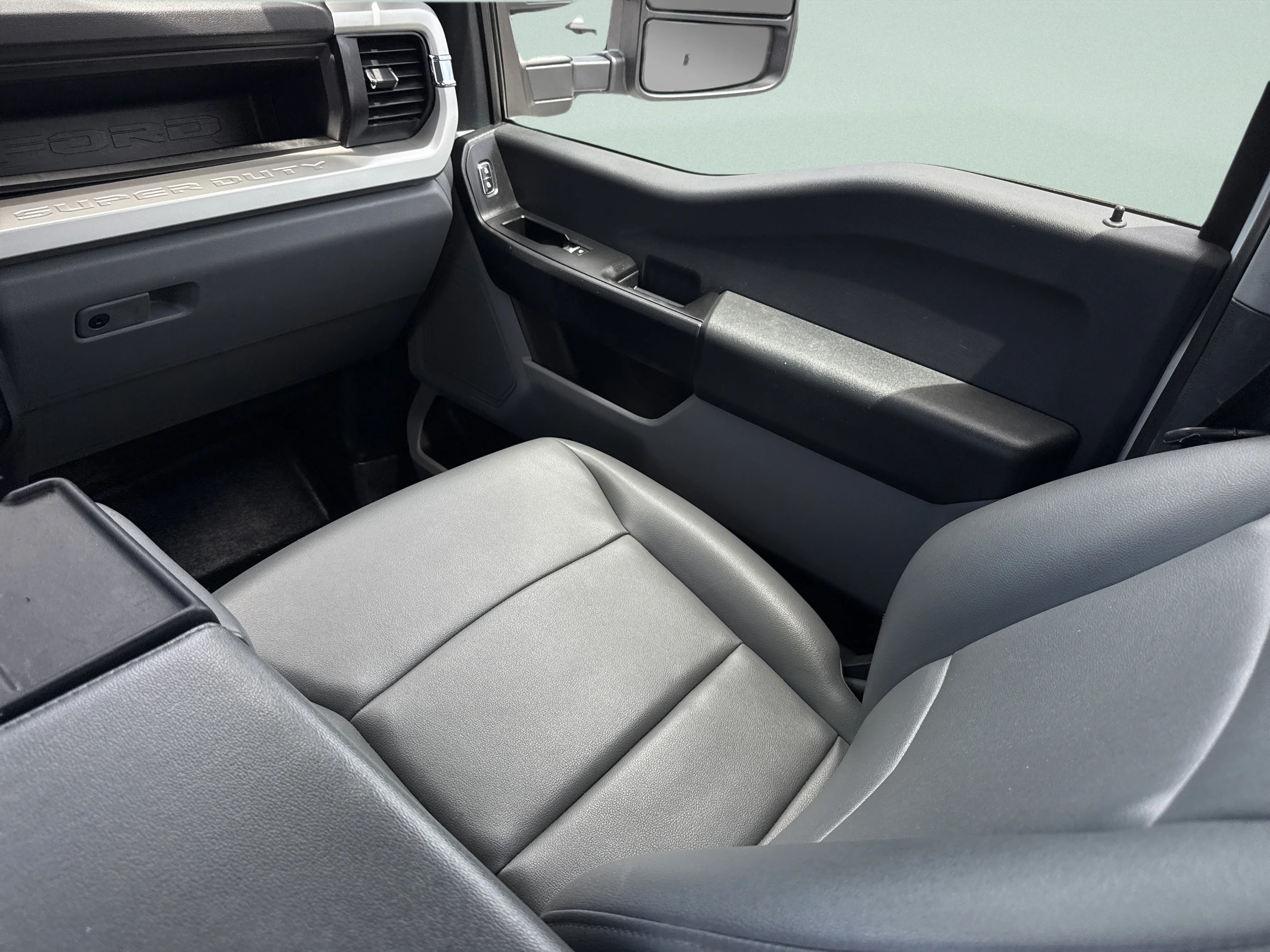 Used 2025 Oxford White Ford XL image 22