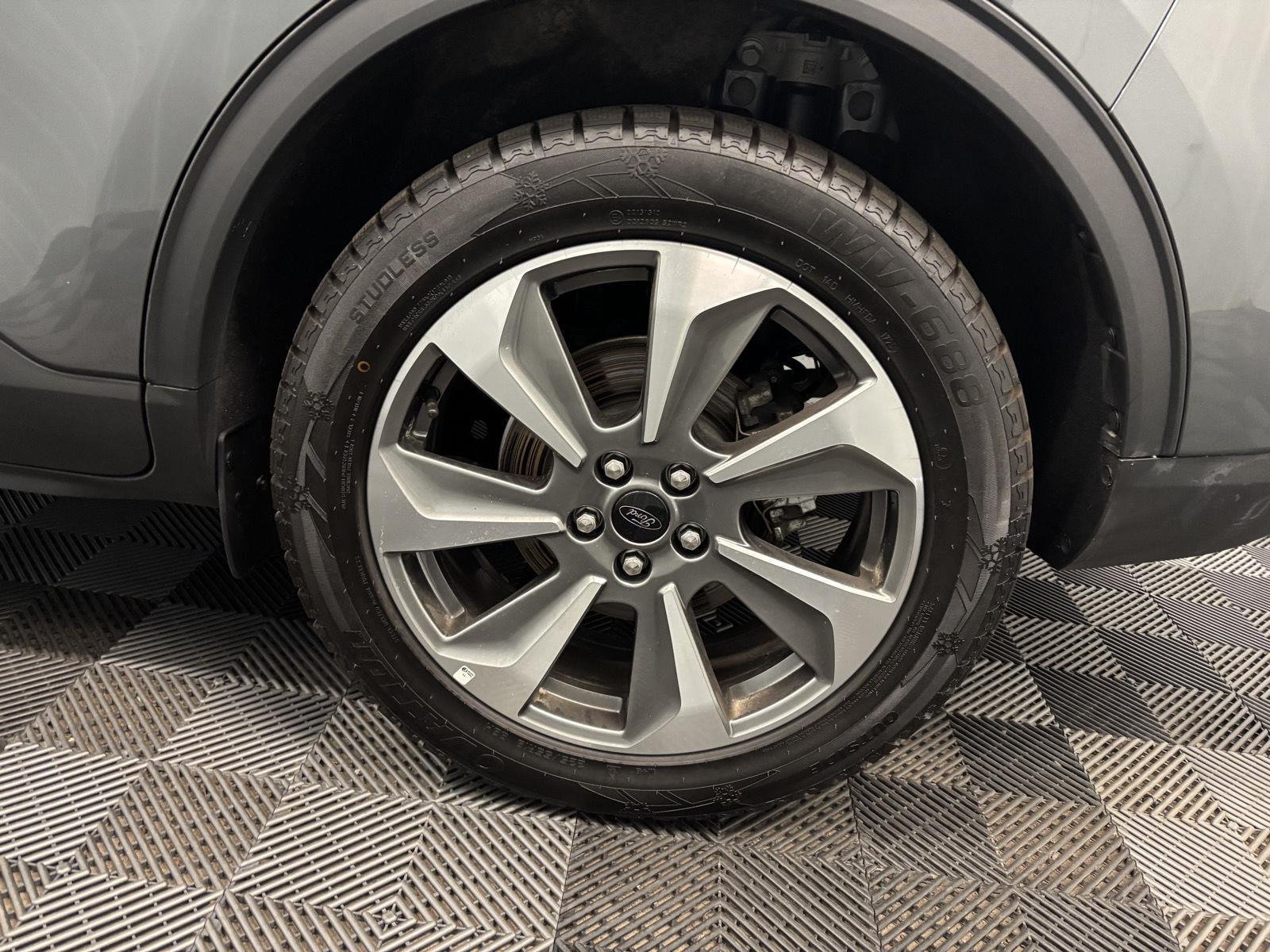 Used 2025 Carbonized Gray Metallic Ford Platinum image 49