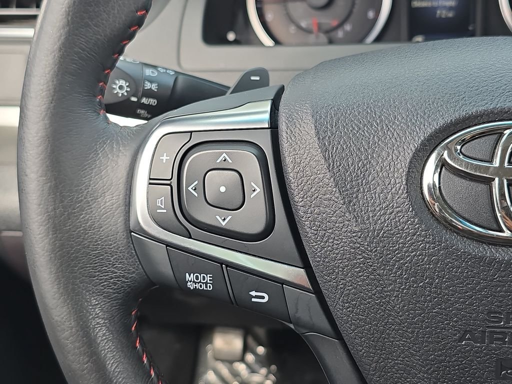 Used 2017  Toyota SE image 19