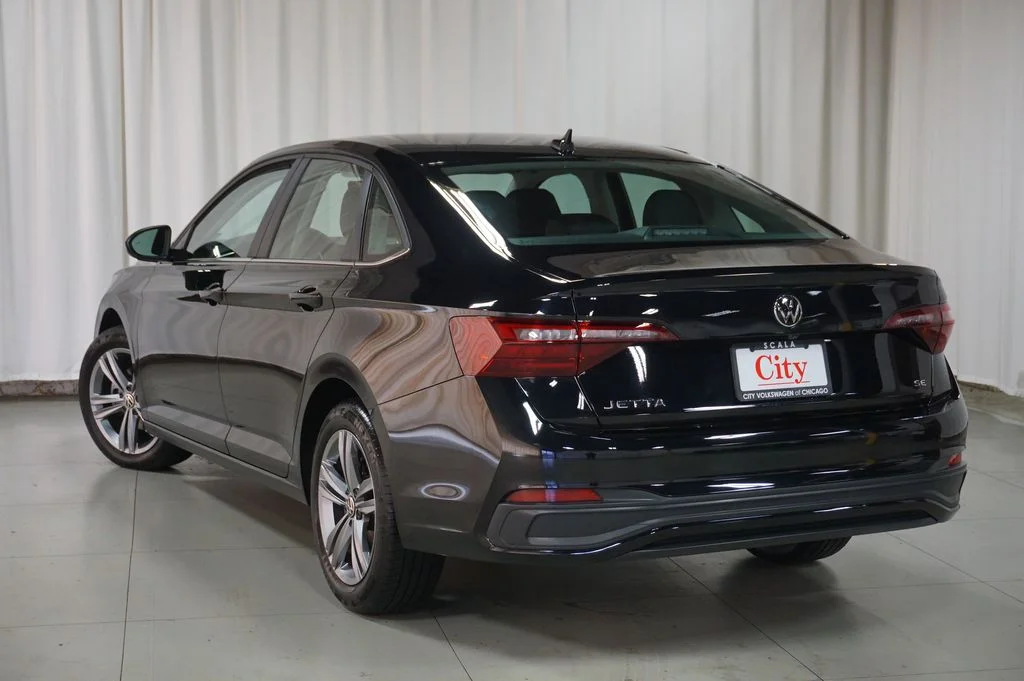 Used 2024 Deep Black Volkswagen 1.5T SE image 9