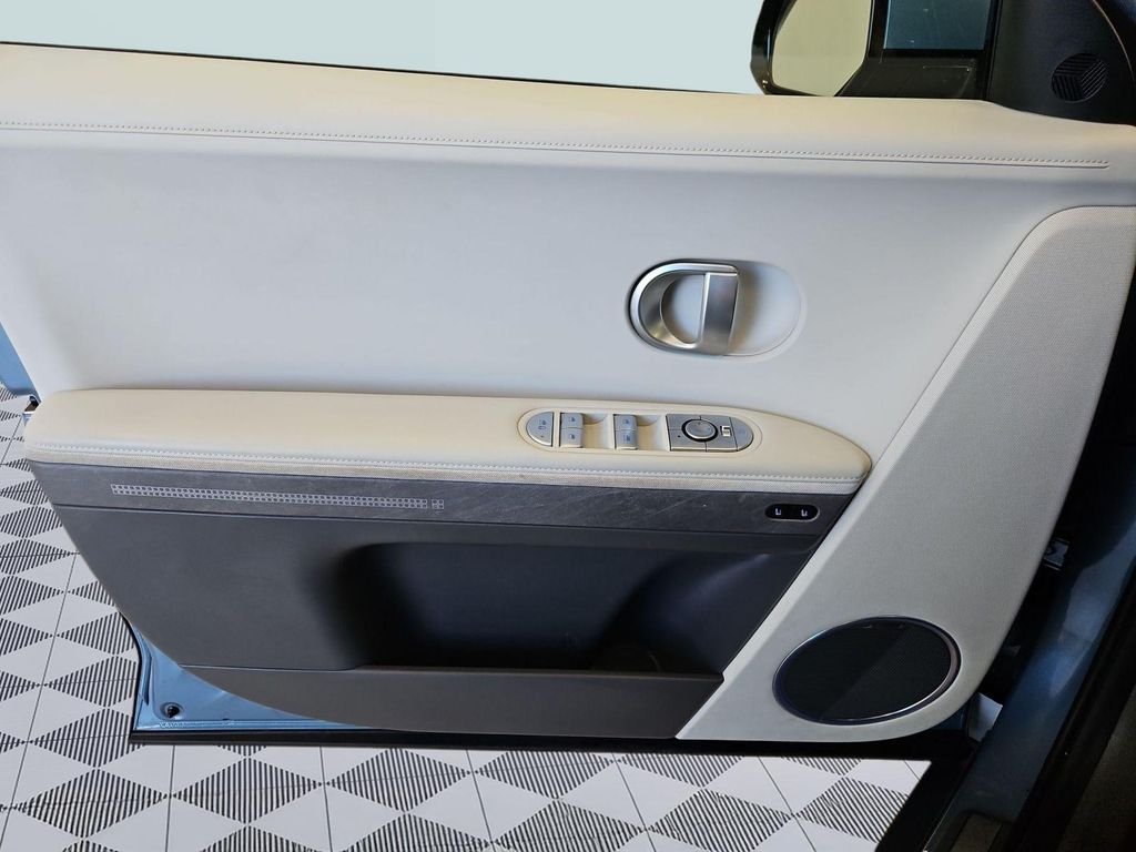 2024 Hyundai IONIQ 5 Limited - Photo 10