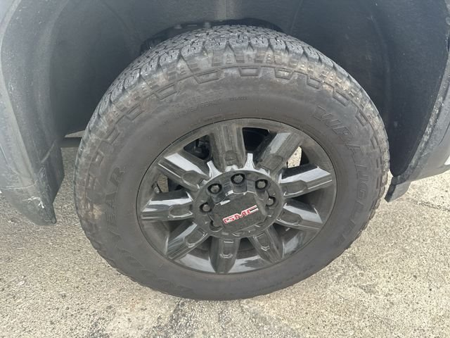 Used 2024 White GMC AT4 image 51