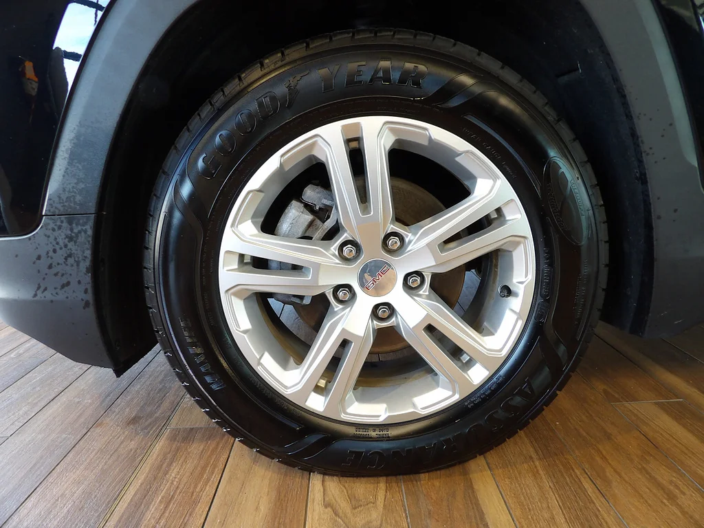 Used 2018 Ebony Twilight Metallic GMC SLE image 12