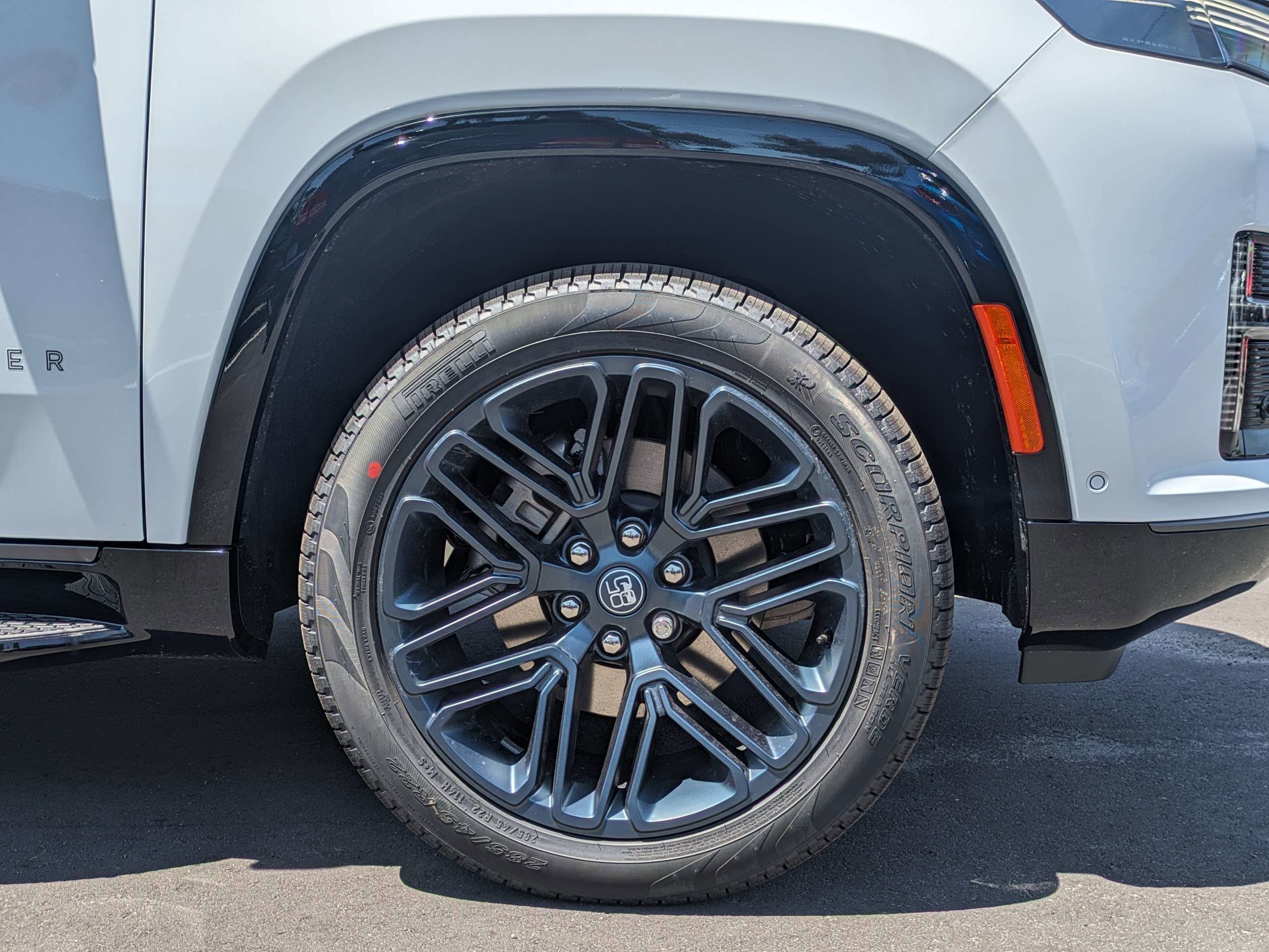 New 2026 Bright White Clear-Coat Exterior Paint Jeep 85th Anniversary Edition image 10