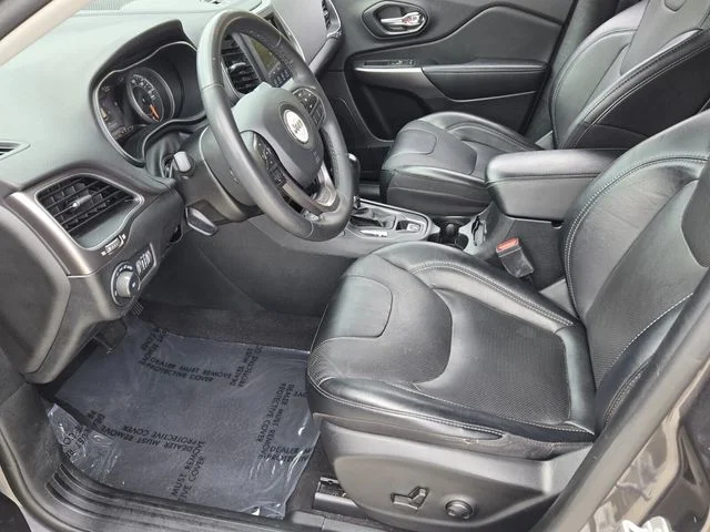Used 2022 Gray Jeep Latitude Lux image 10