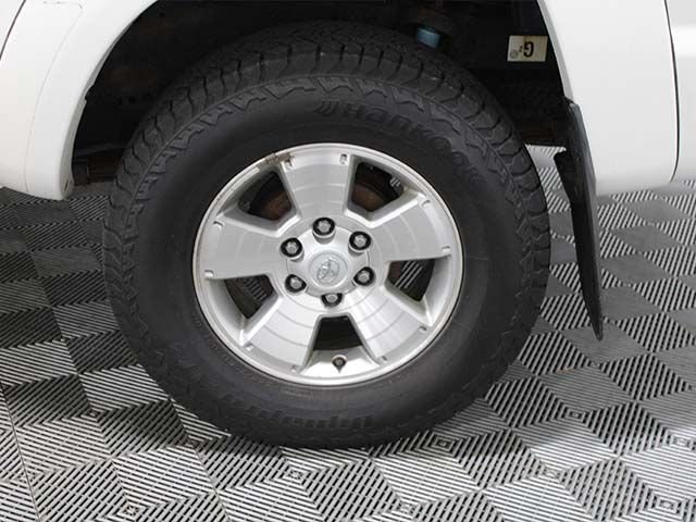 Used 2015 Super White Toyota  image 17