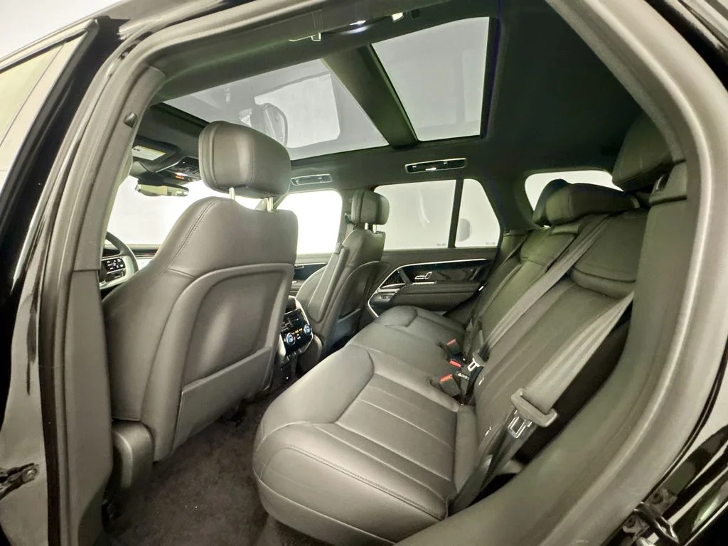 New 2026 Santorini Black Land Rover SE image 21