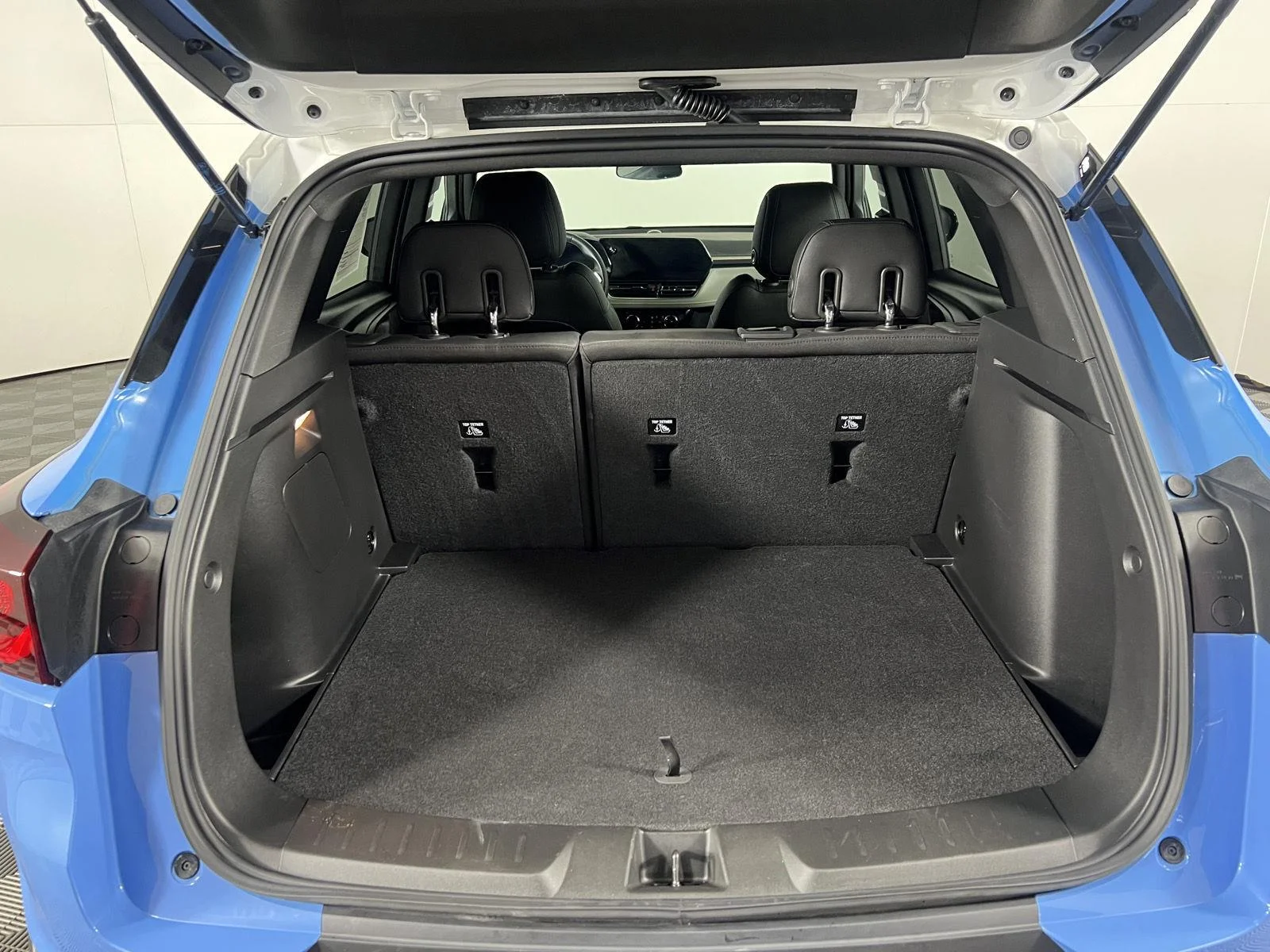Used 2024 Fountain Blue Chevrolet ACTIV image 17