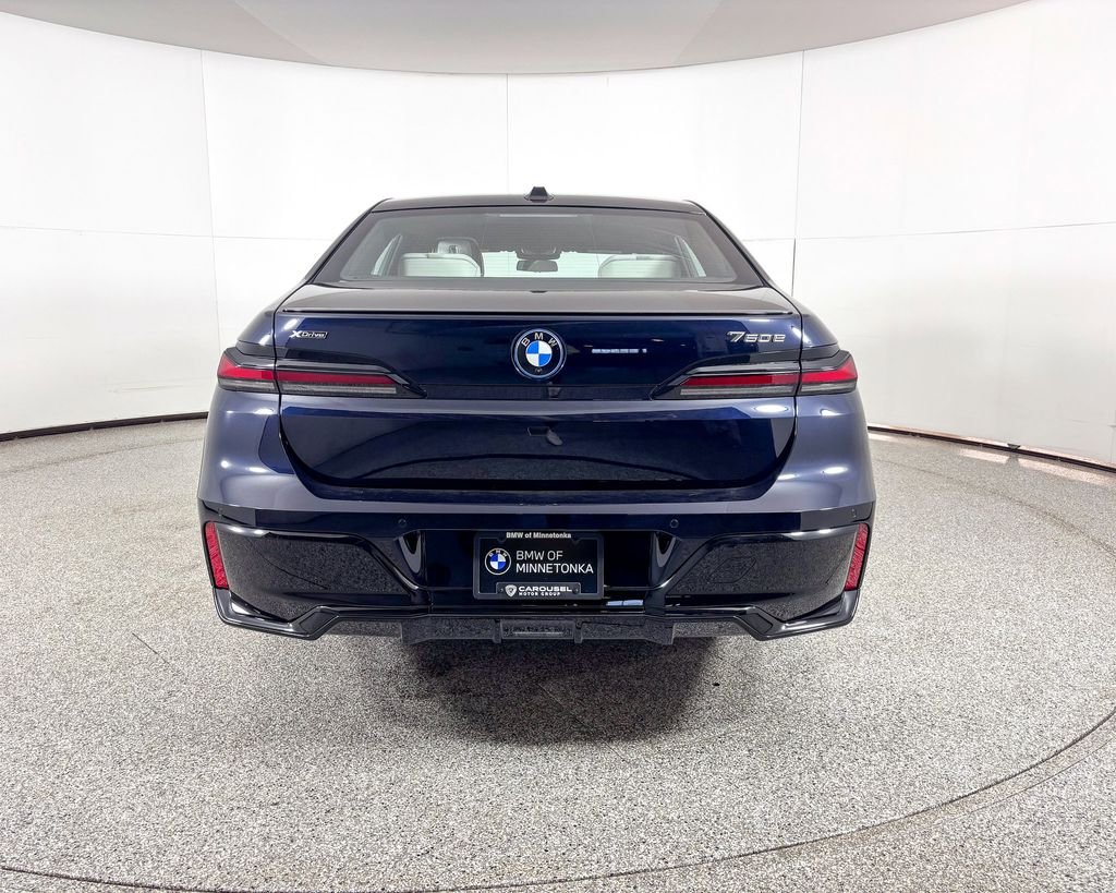 2025 BMW 7 Series 750e - Photo 12