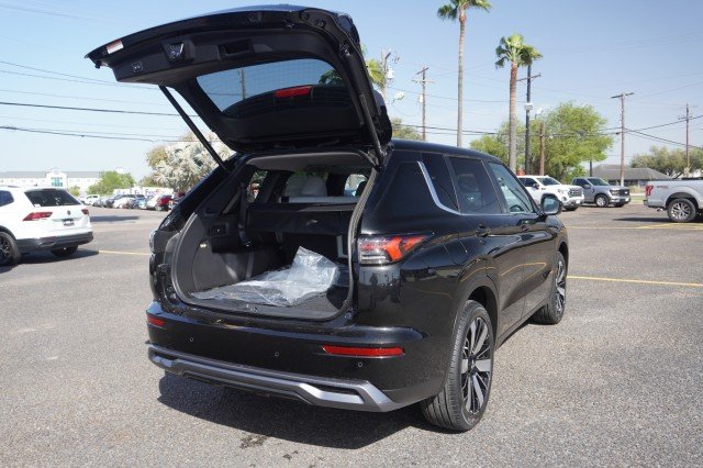 New 2025 Black Diamond Mitsubishi SE image 9