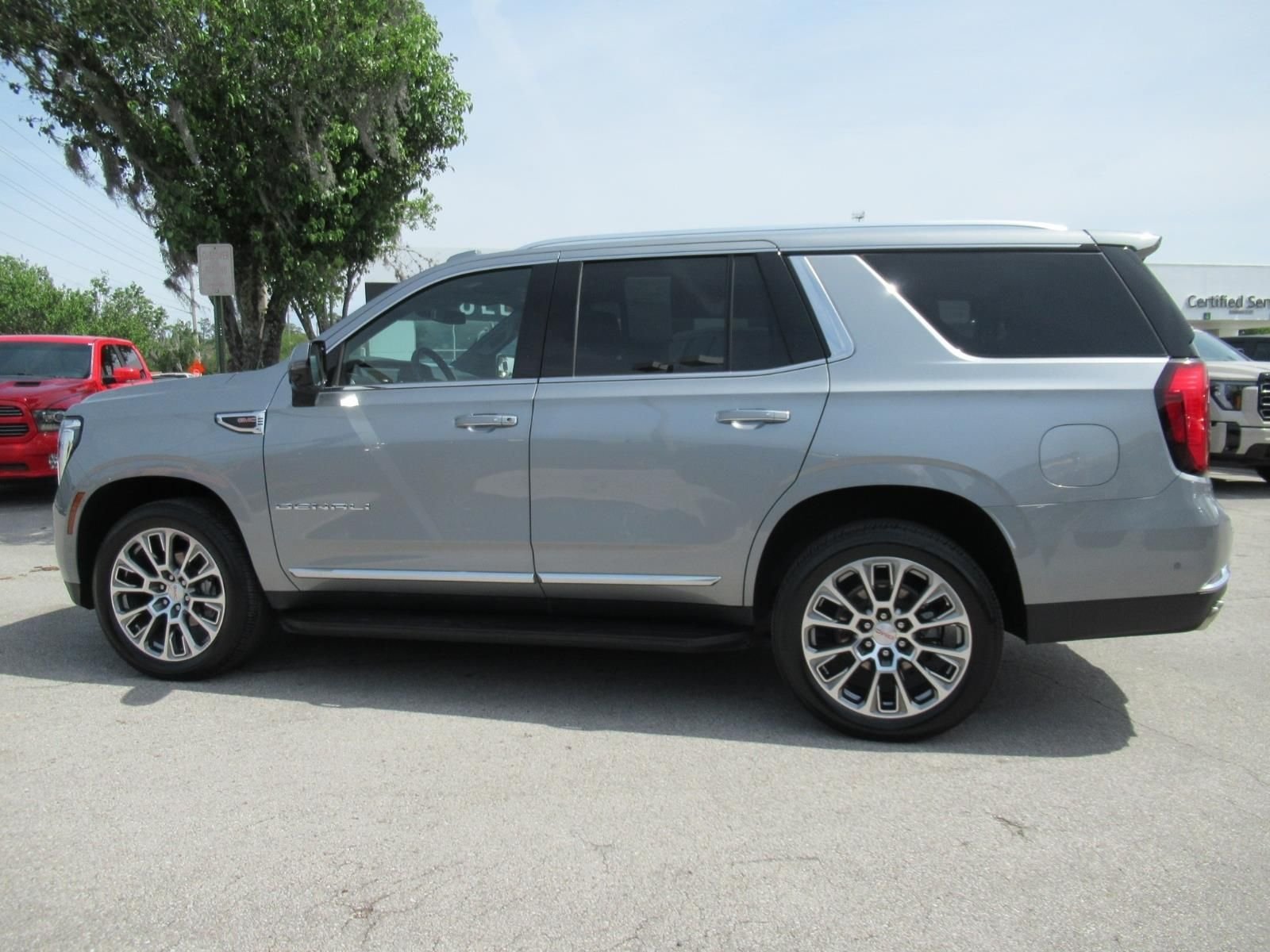 Used 2025 Silver GMC Denali image 4