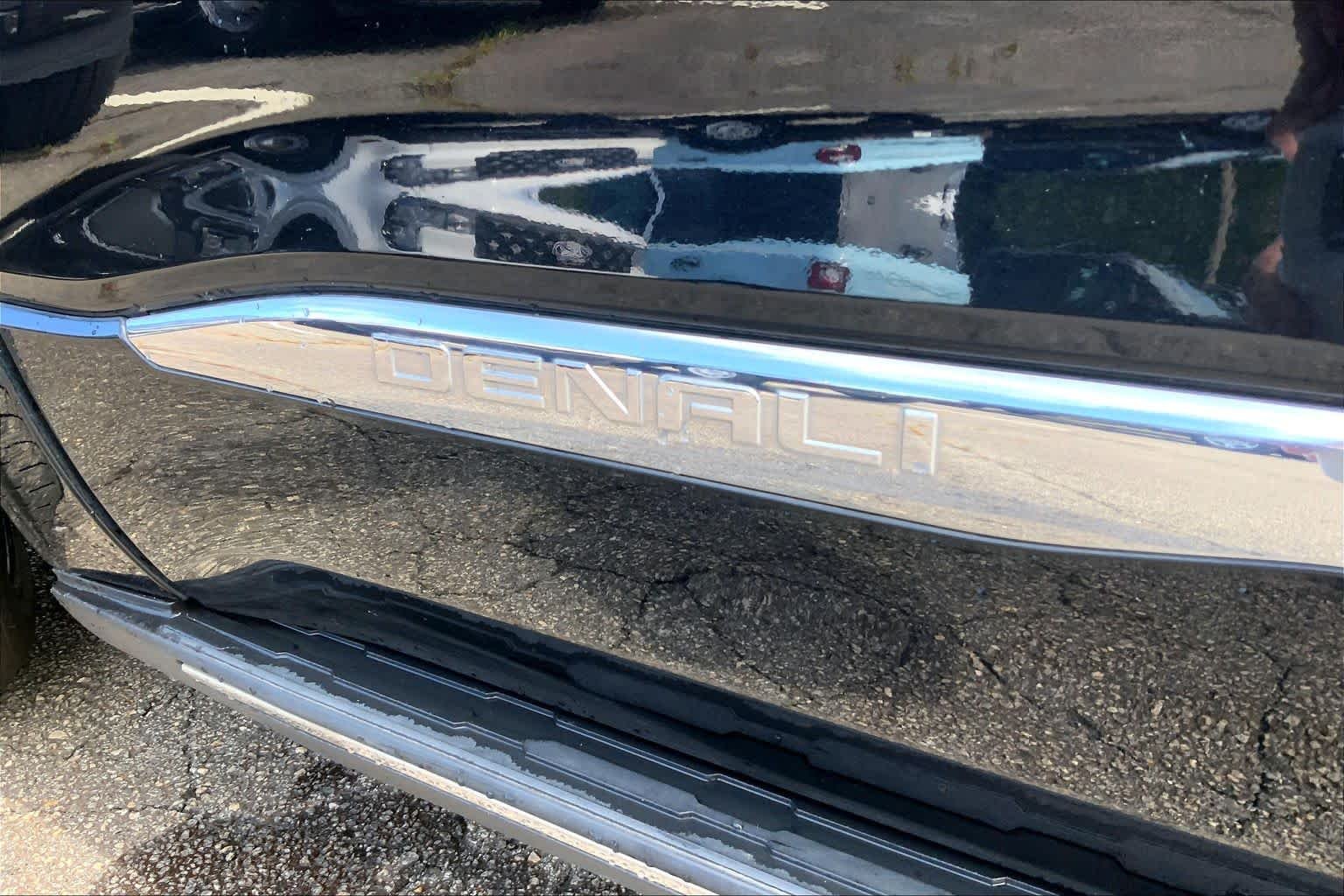 Used 2019 Ebony Twilight Metallic GMC Denali image 10
