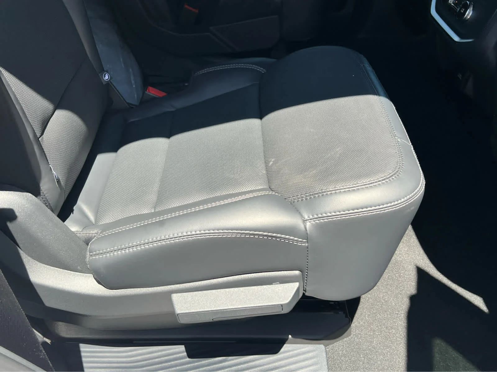 New 2026 Star White Metallic Tri-Coat Ford Platinum® image 22