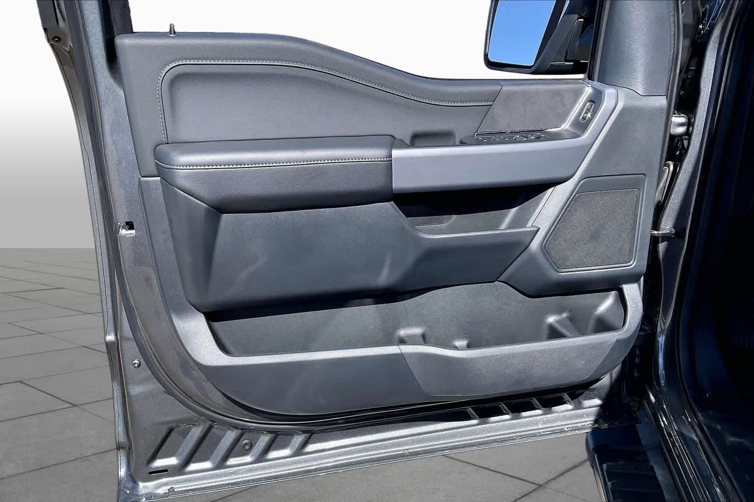 New 2026 Carbonized Gray Metallic Ford XLT image 10