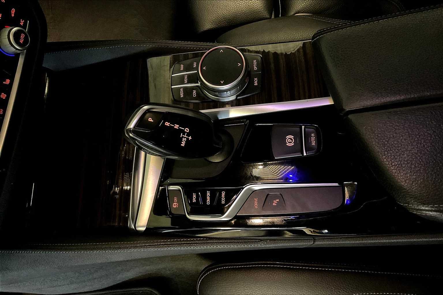 Used 2019 Black Sapphire Metallic BMW 530e iPerformance image 15